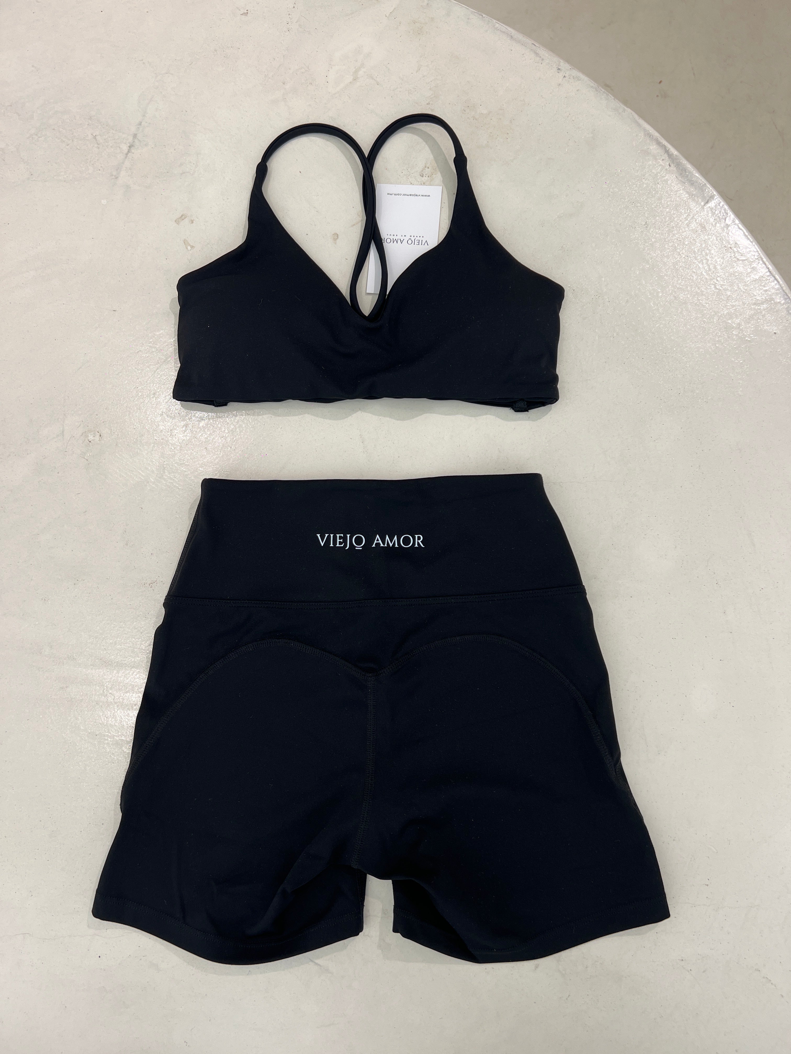 Conjunto deportivo cruzado