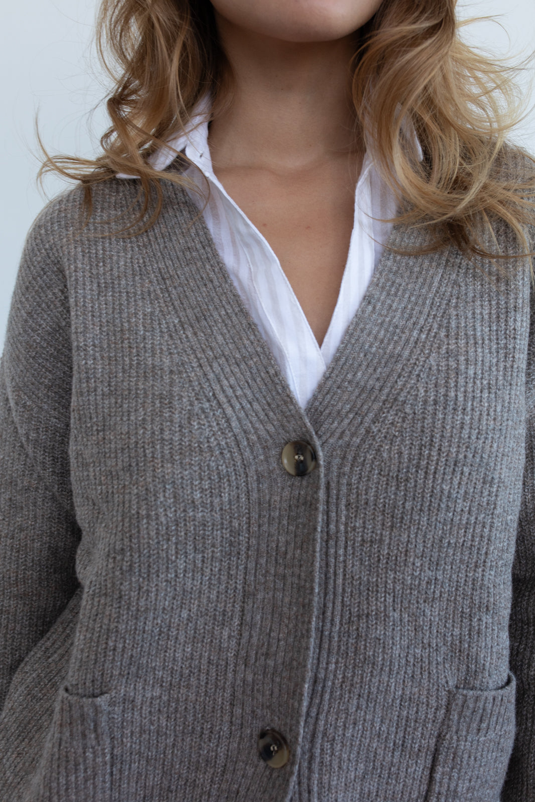 Cardigan Erendira dark taupe