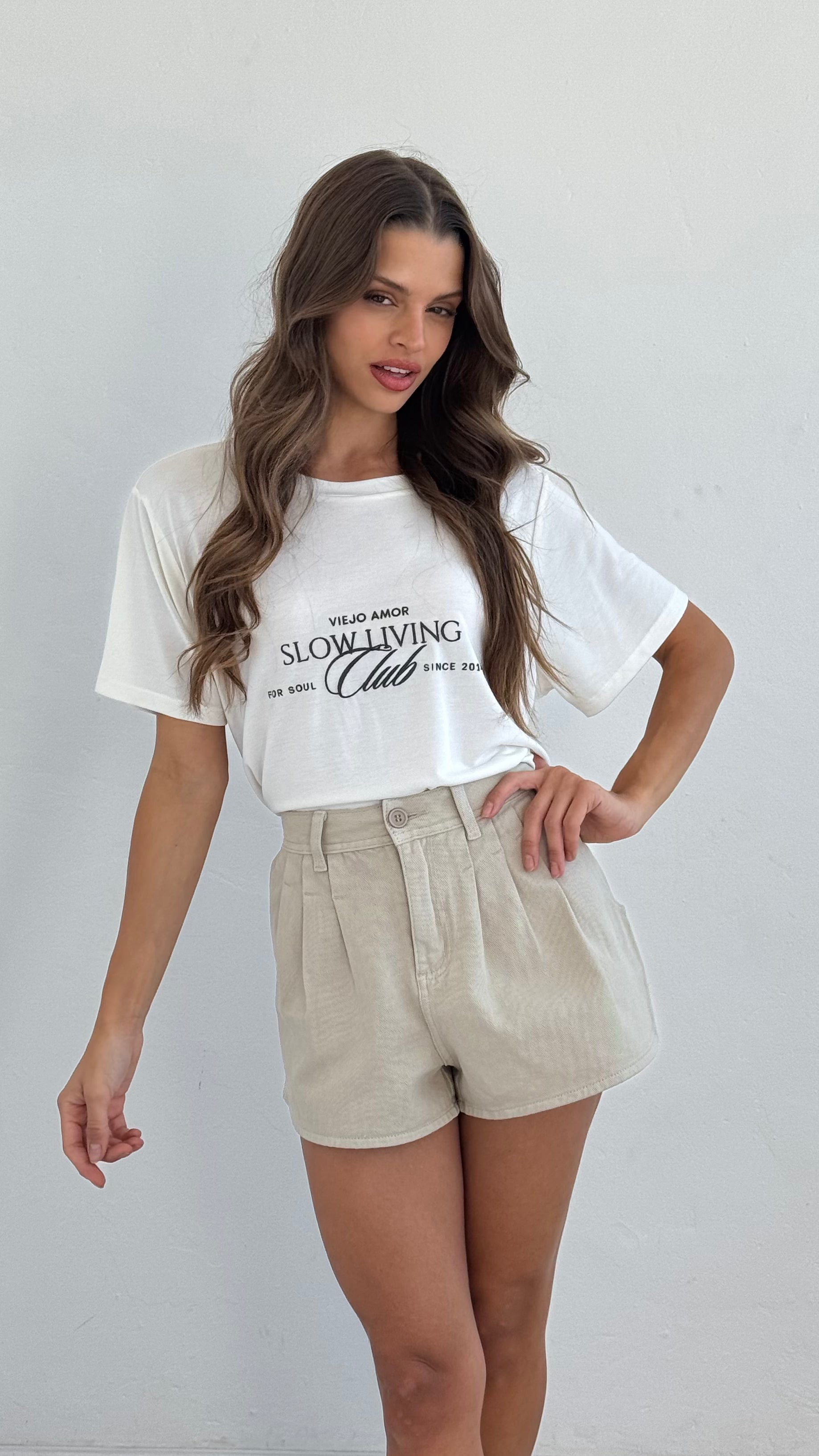 Camiseta básica slow living crema