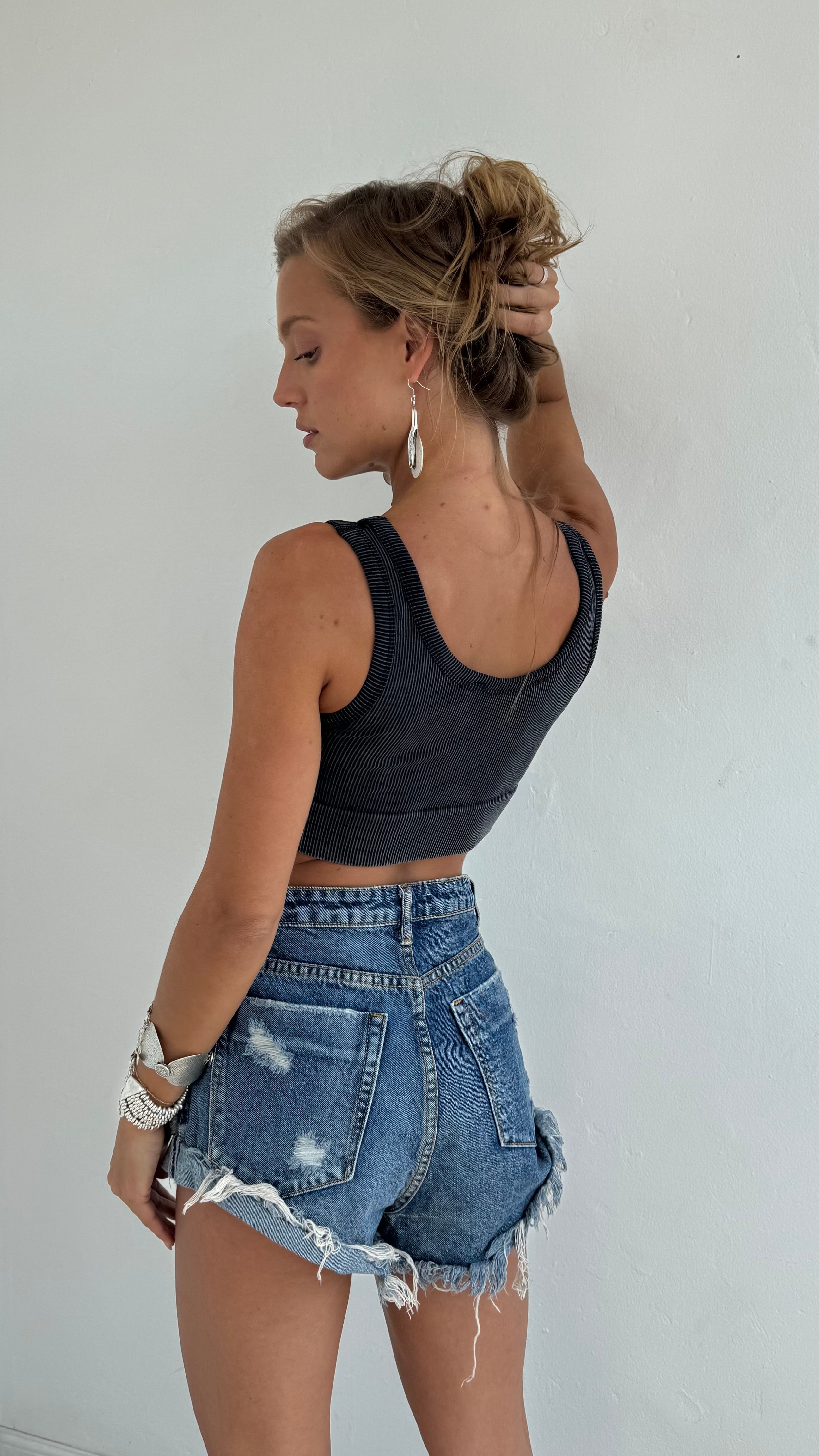 Crop Manuela black
