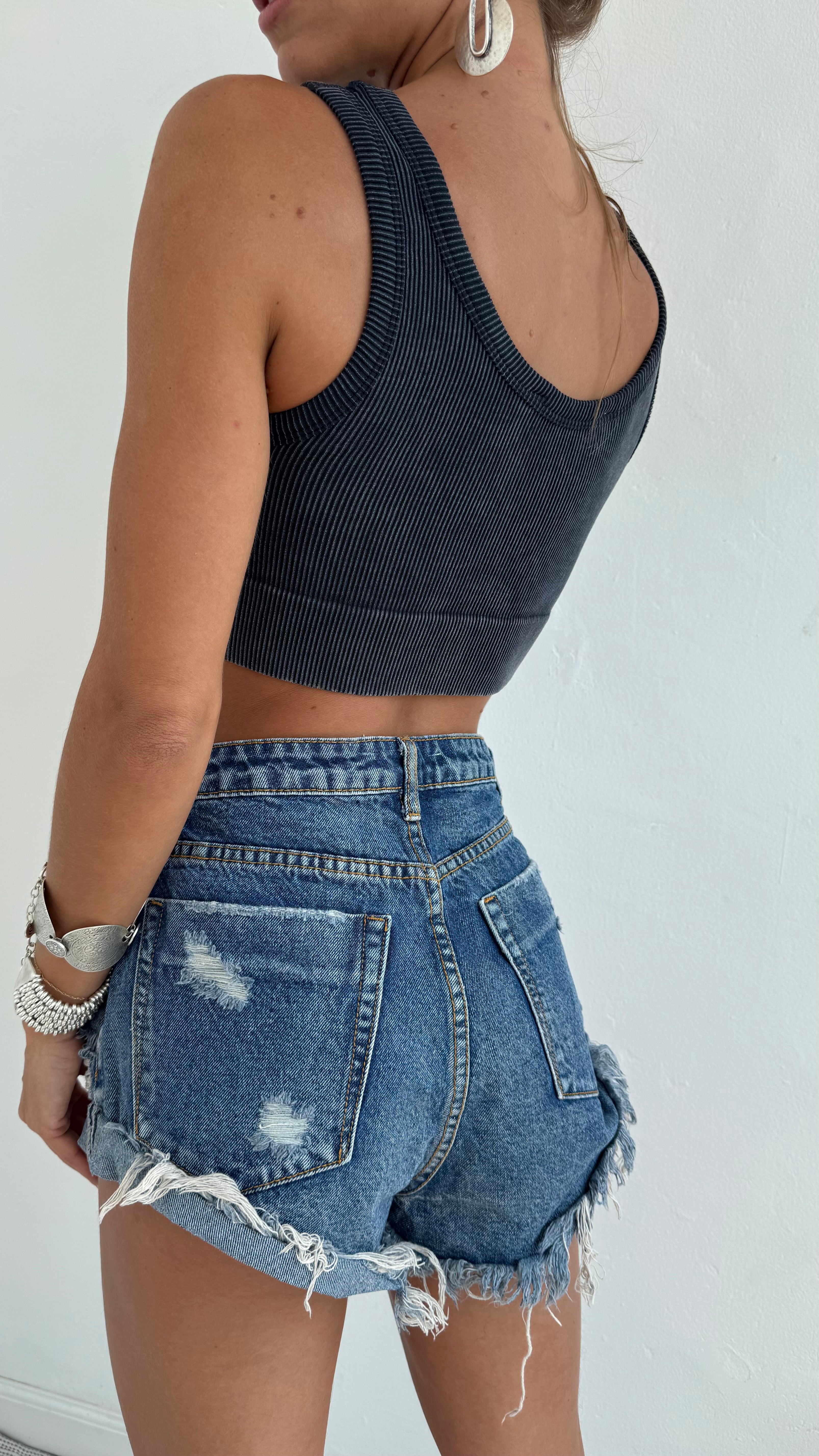 Crop Manuela black