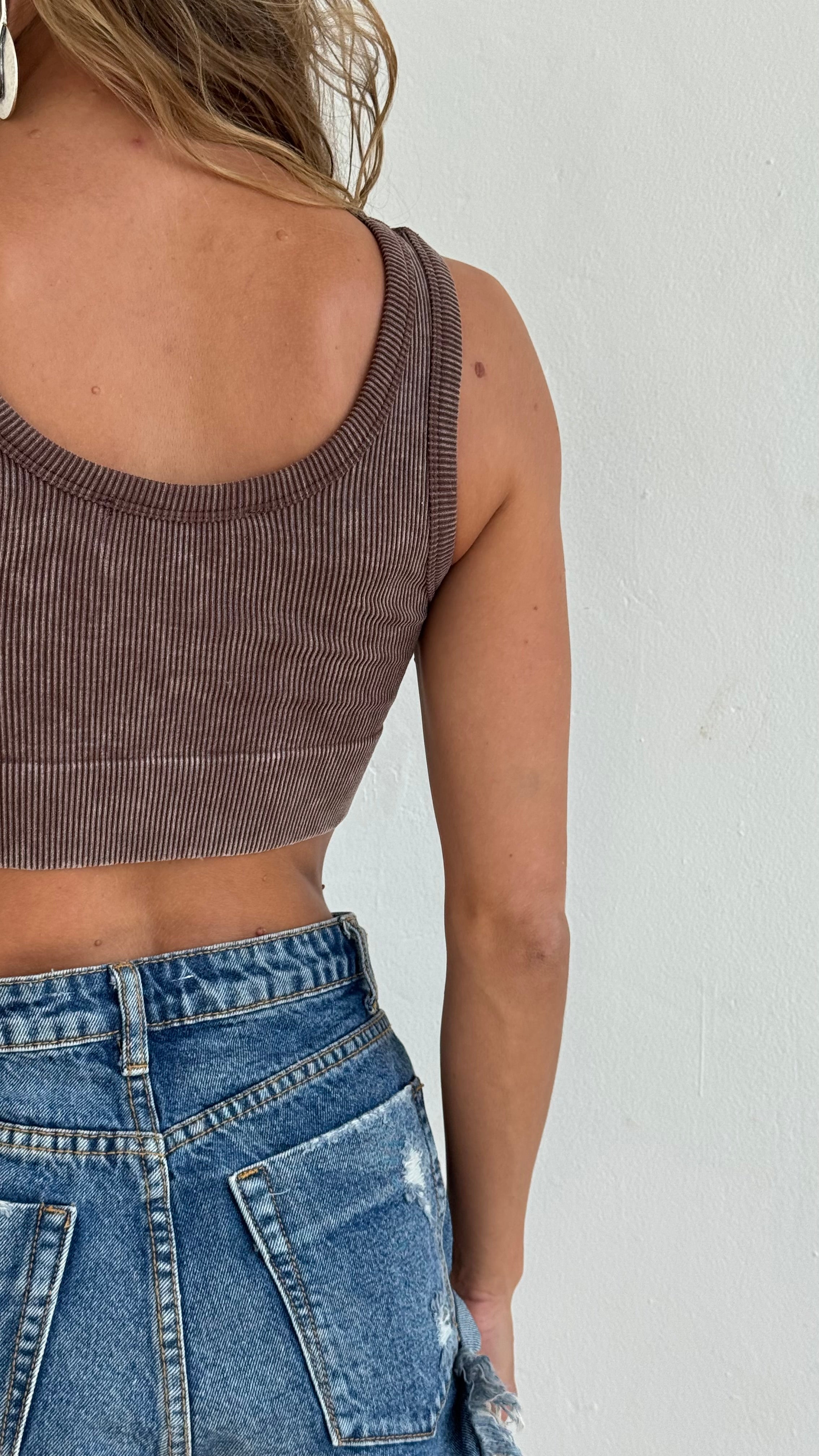 Crop Manuela brown