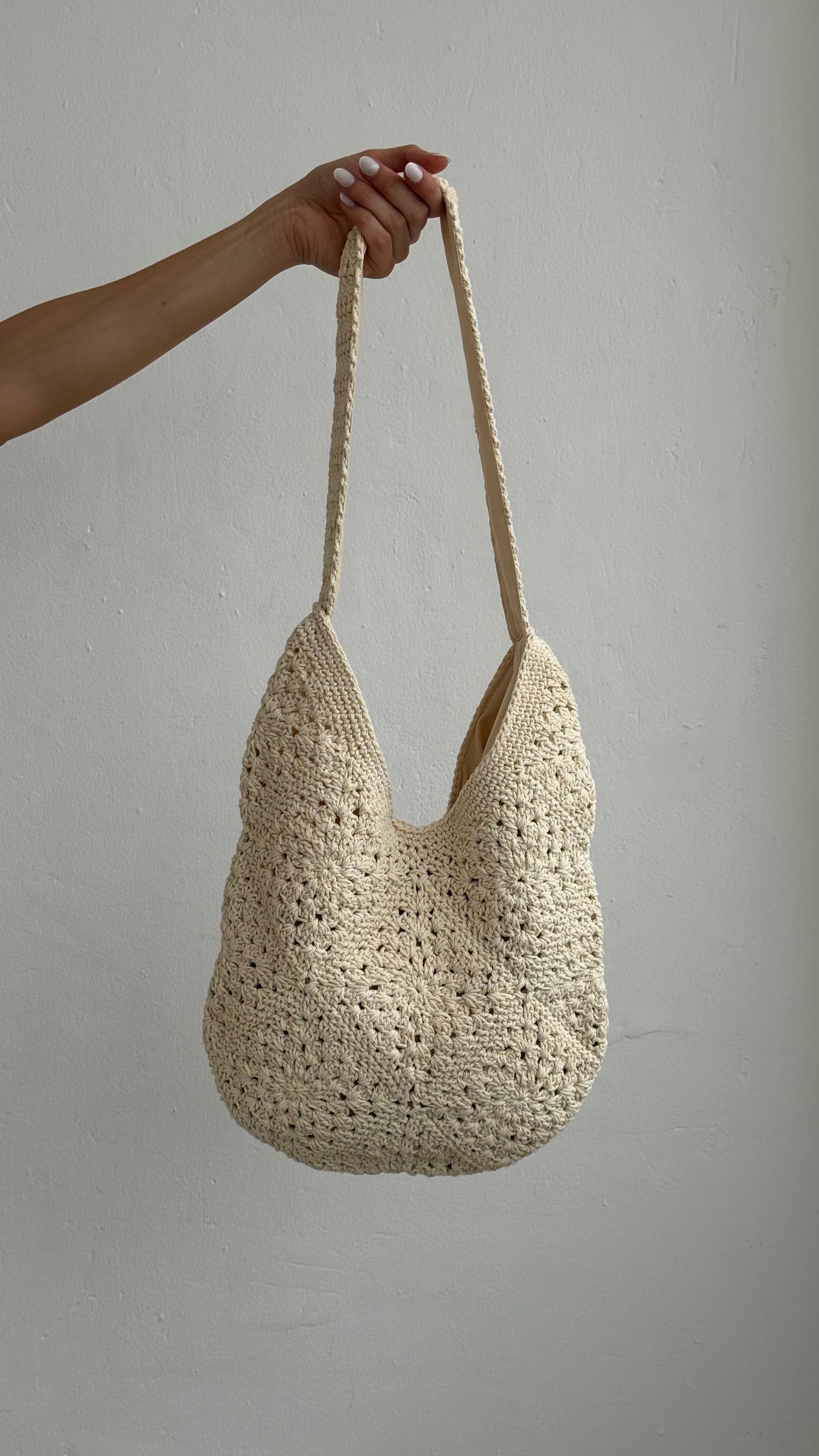 Bolso trenzado beige playa