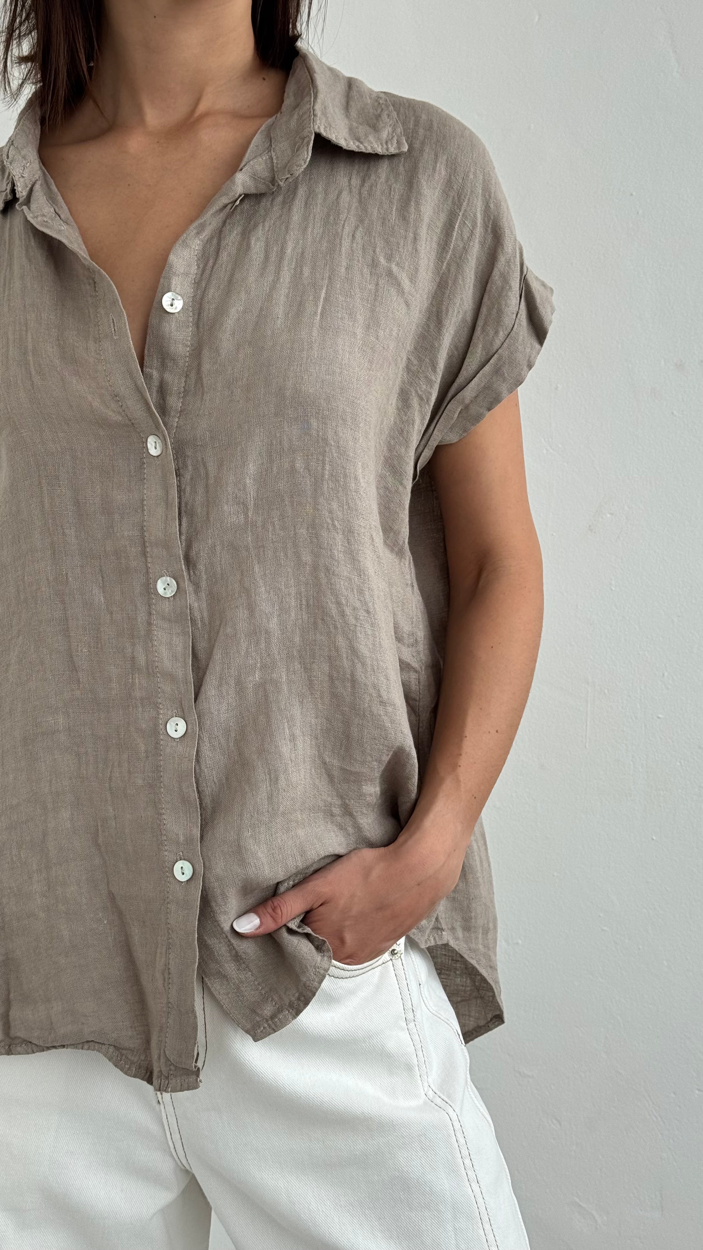 Camisa de lino taupe playa