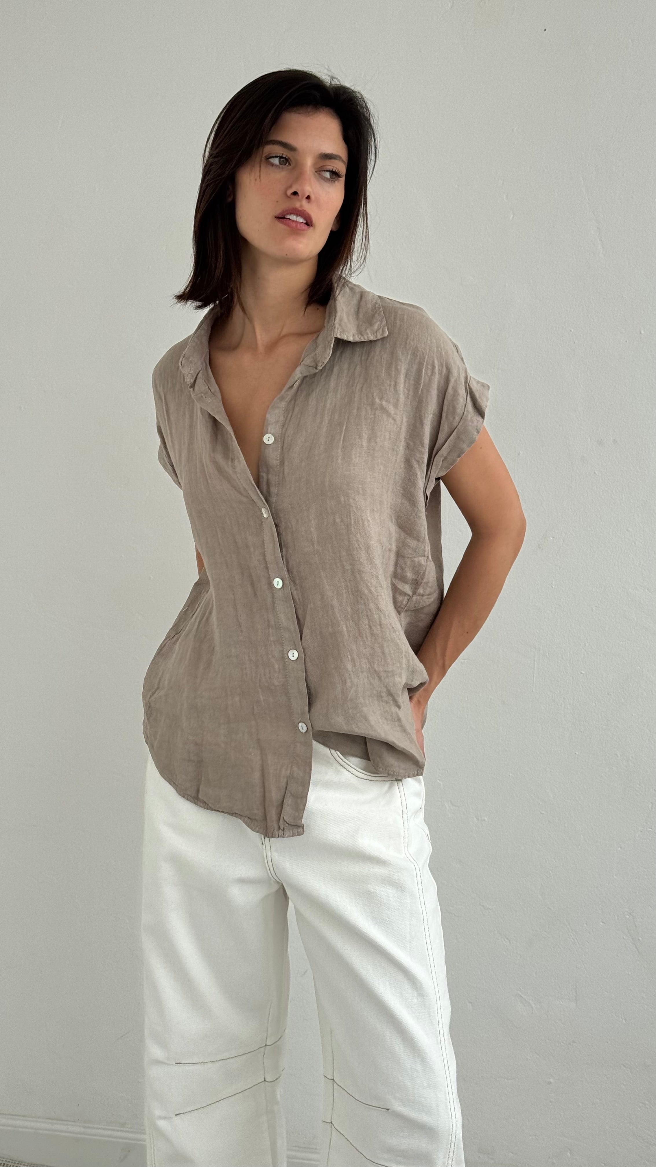 Camisa de lino taupe playa