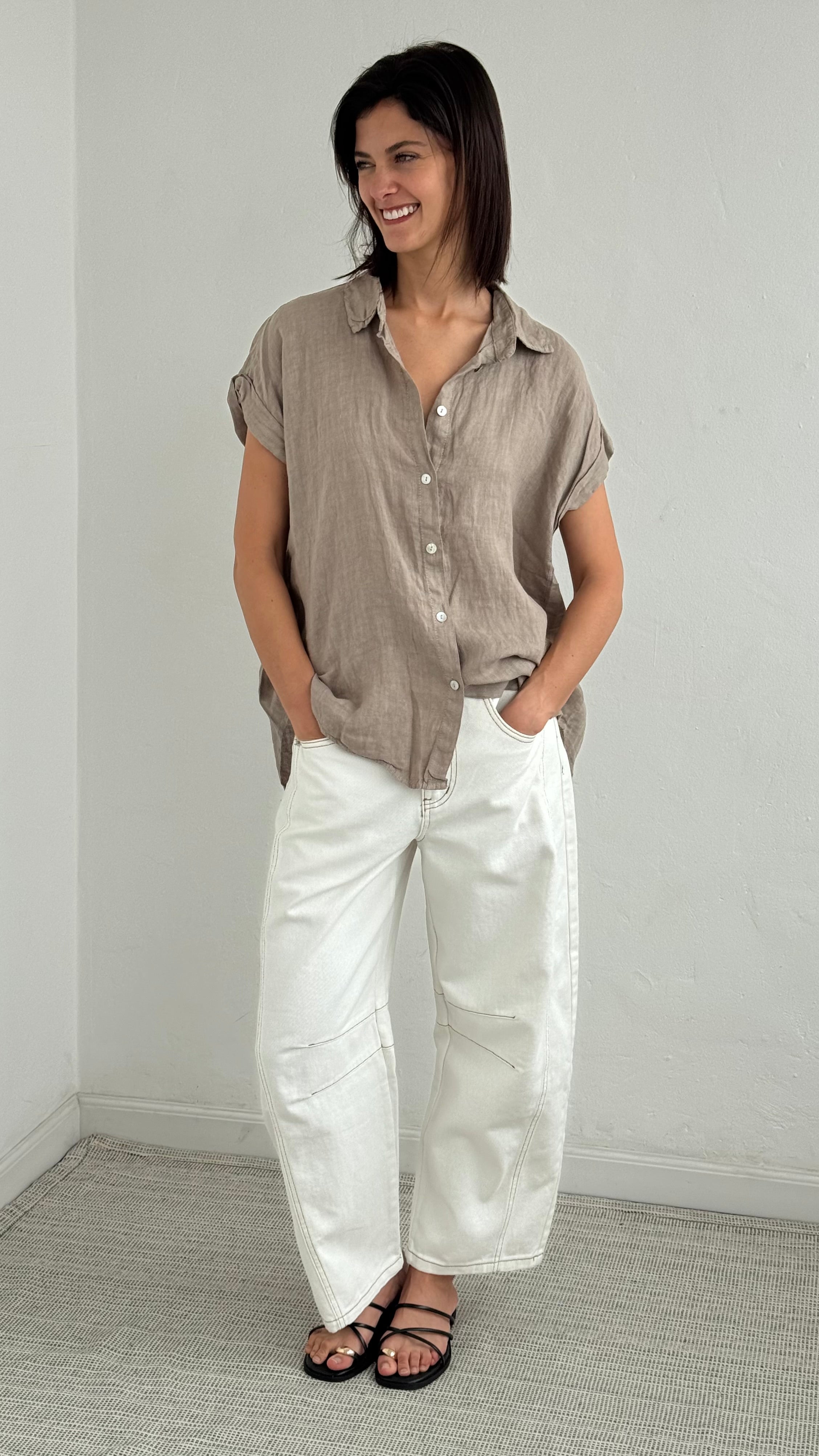 Camisa de lino taupe playa